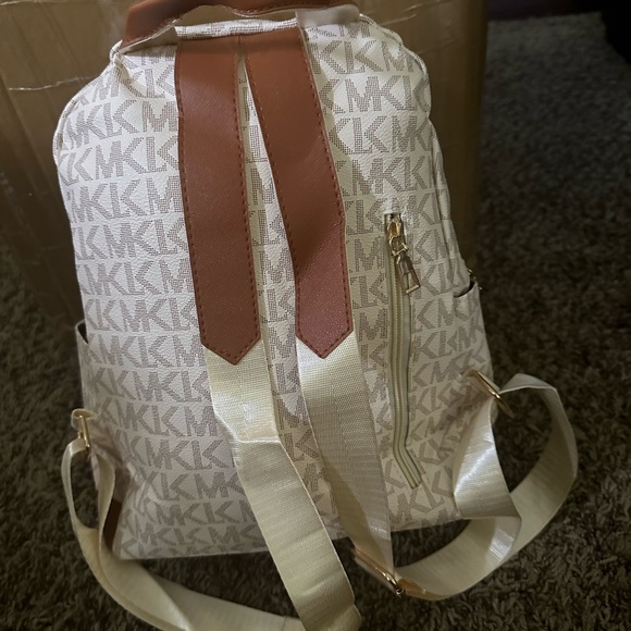 Backpack - Picture 5 of 7